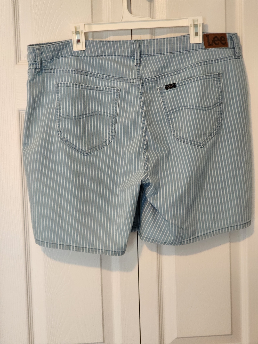 Vintage LEE Light Blue Pinstripe Jean Shorts Plus Size 20 - Picture 5 of 11